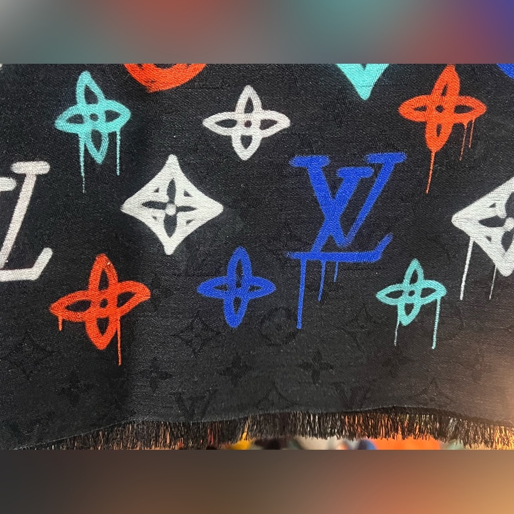 Louis Vuitton graffiti stole - Picture 3 of 7